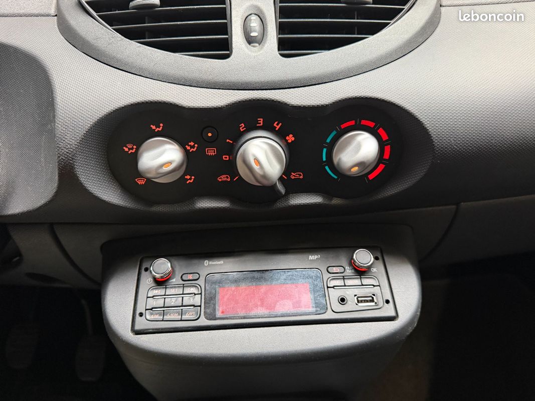 RENAULT TWINGO II 1.2 16v 75 CV eco2 Life + BLUETOOTH + USB + ISOFIX (image 19)