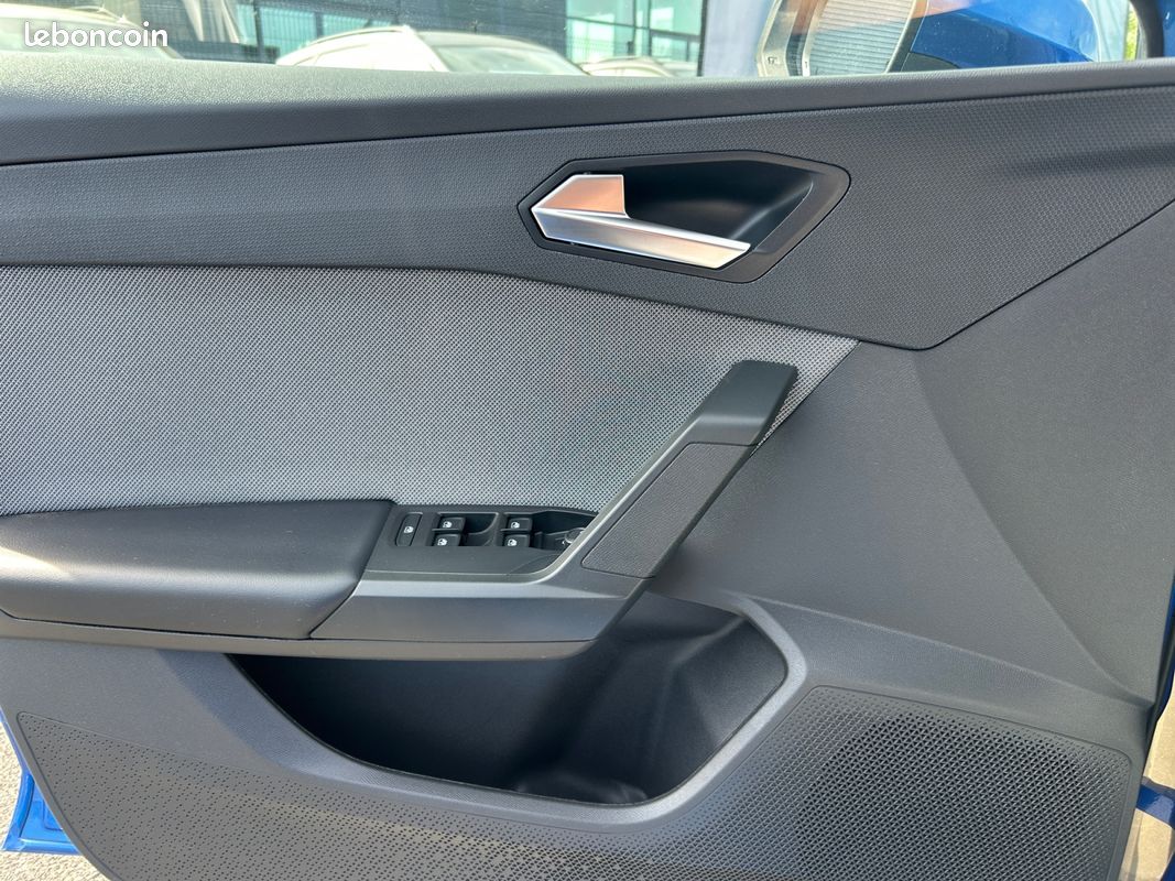 SEAT Leon 1.5 eTSI Hybrid 115 DSG7 Copa (image 21)