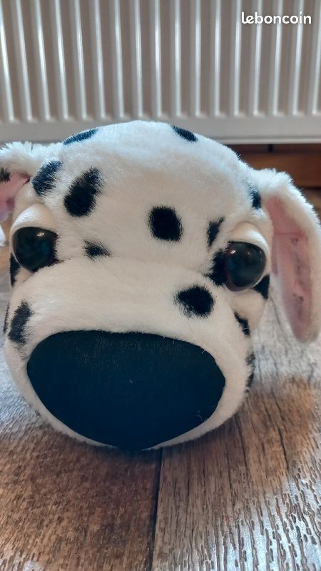 Lit 2 peluches à gros yeux chien et hippopotame (image 7)