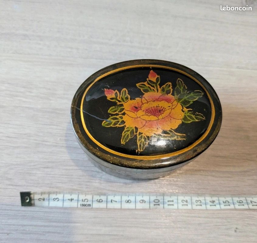 Boîte Chinoise En Bois Laqué – Motif Floral Vintage, Dimensions 10,5x14,5x8 Cm