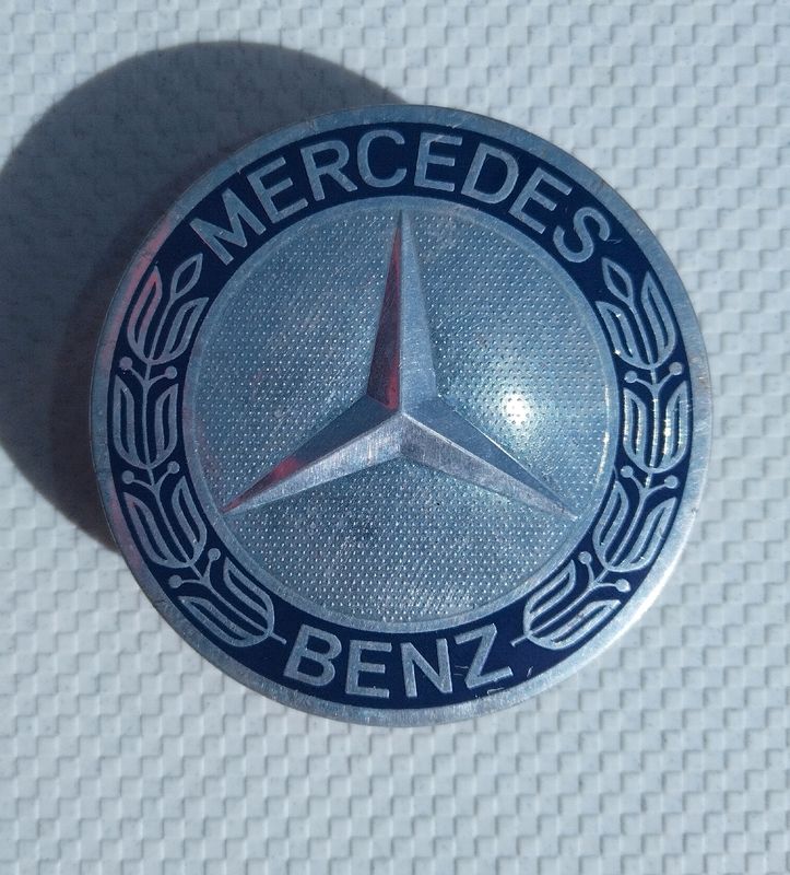 Cache-moyeu couronne lauriers bleu Mercedes