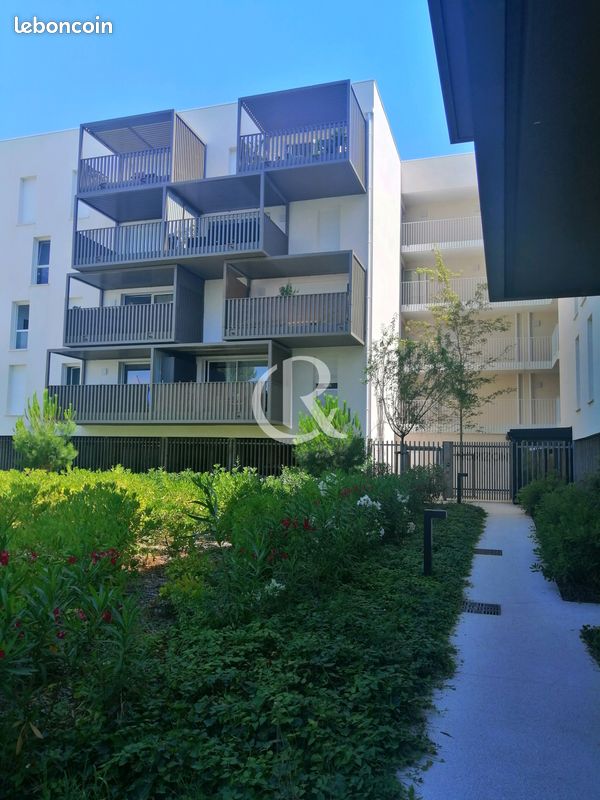 Parking/box Les salins d hyeres · à Hyères · 62 €/mois