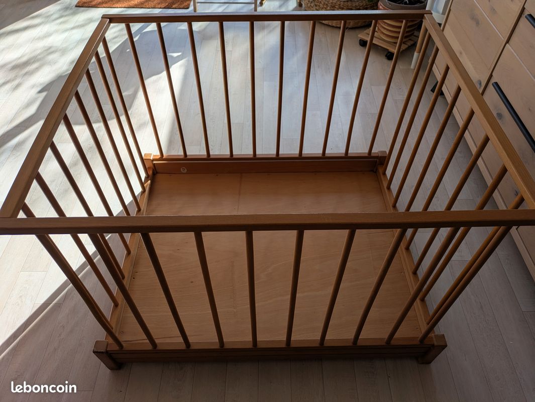 Vends parc pour enfants en bois (image 1)