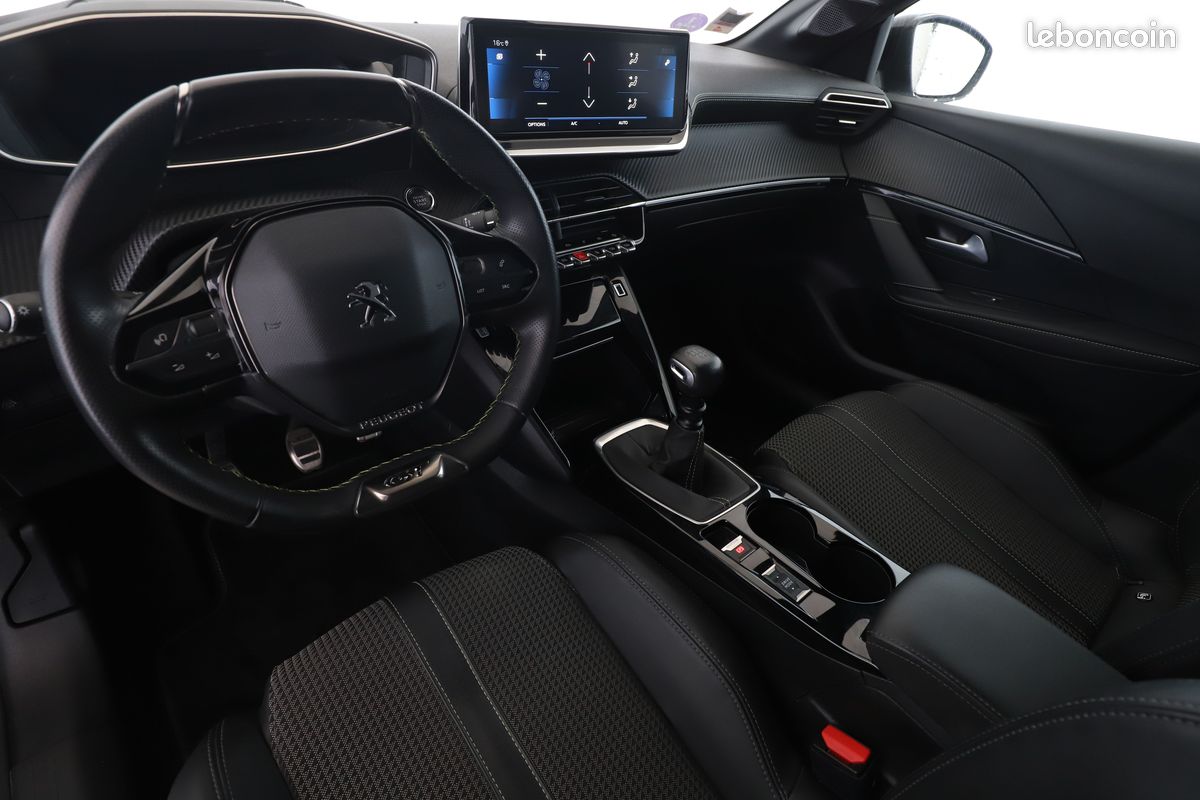 Peugeot 208 1.2 PureTech GT 100 ch (image 6)