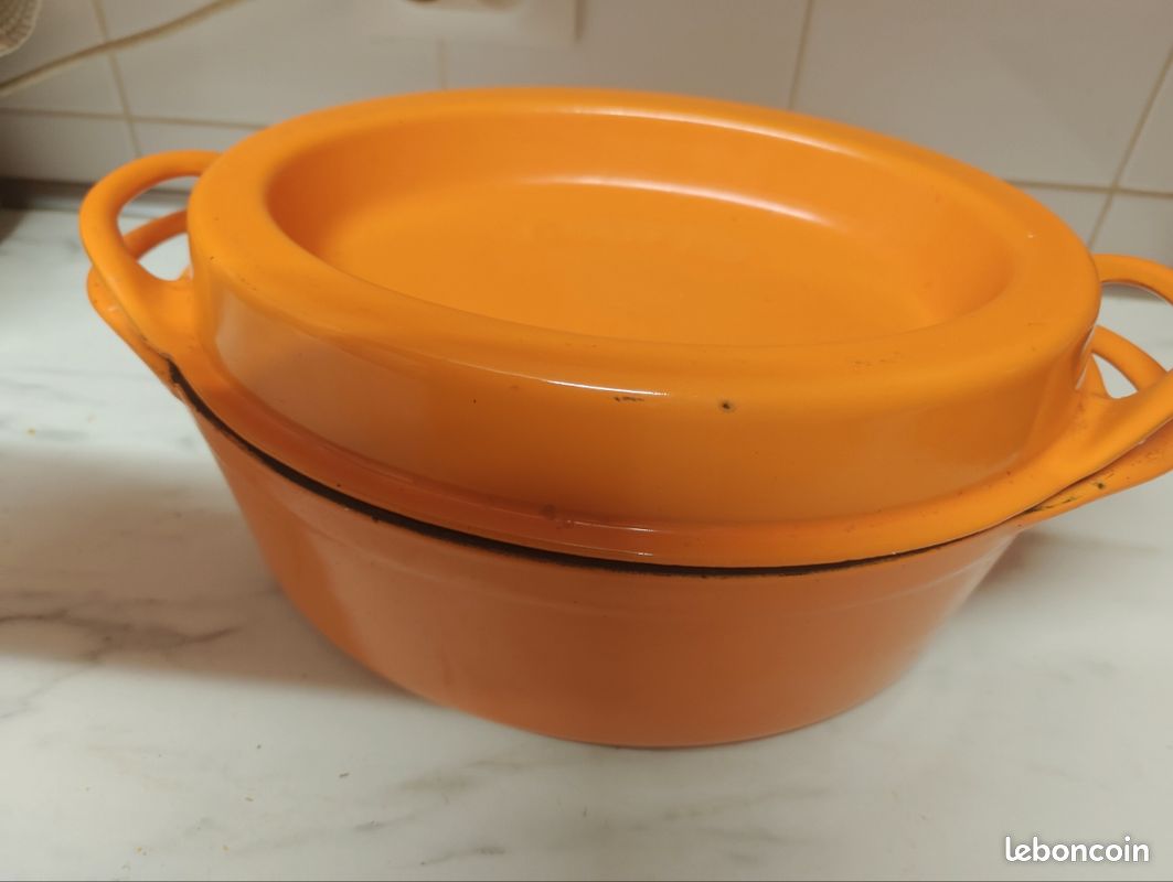 Cocotte en fonte émaillée orange flamme #28 Le Creuset vintage - Canada