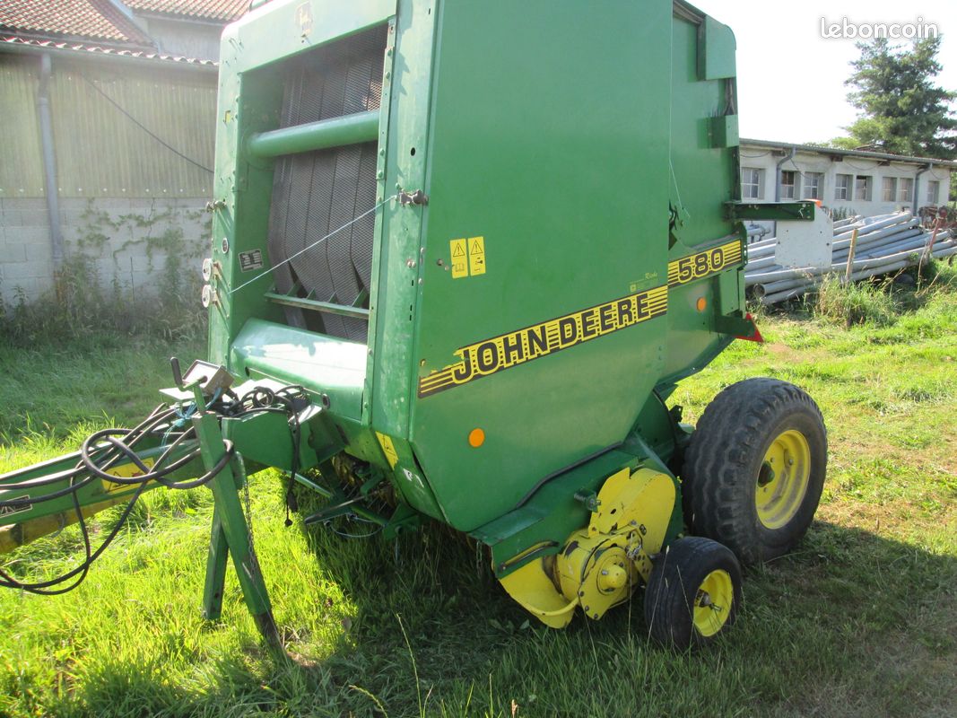 Presse a balles carrées John Deere LB340 1/32 - Elliot Club