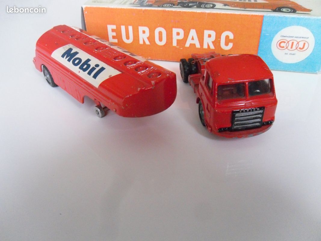 Le tracteur Saviem JM 240 militaire seul en miniature de Cij au 1/50e