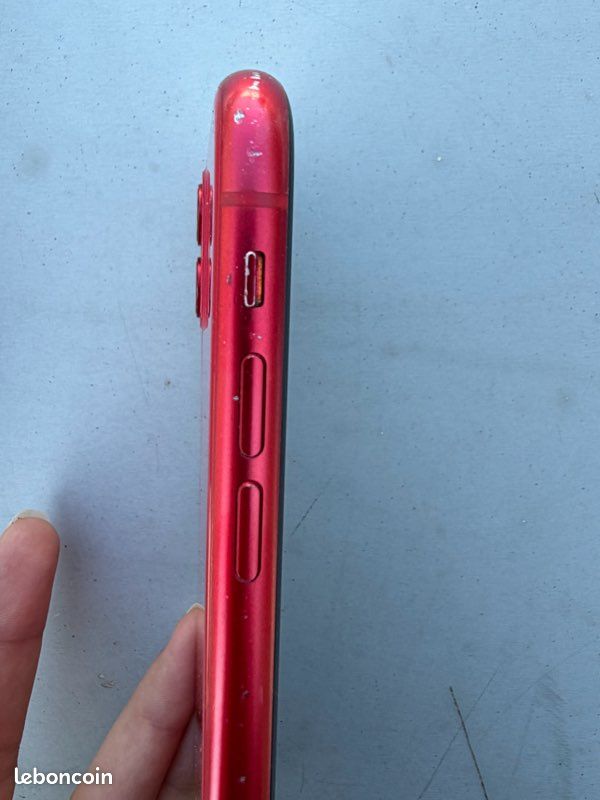 IPhone 11 rouge (image 6)