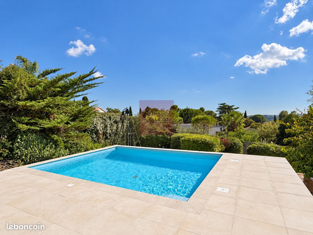 Maison 6 pièces 228 m² · à Castelnau-le-Lez · 228 m² · 4 290 €/mois