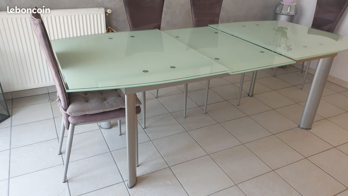 Table (image 3)