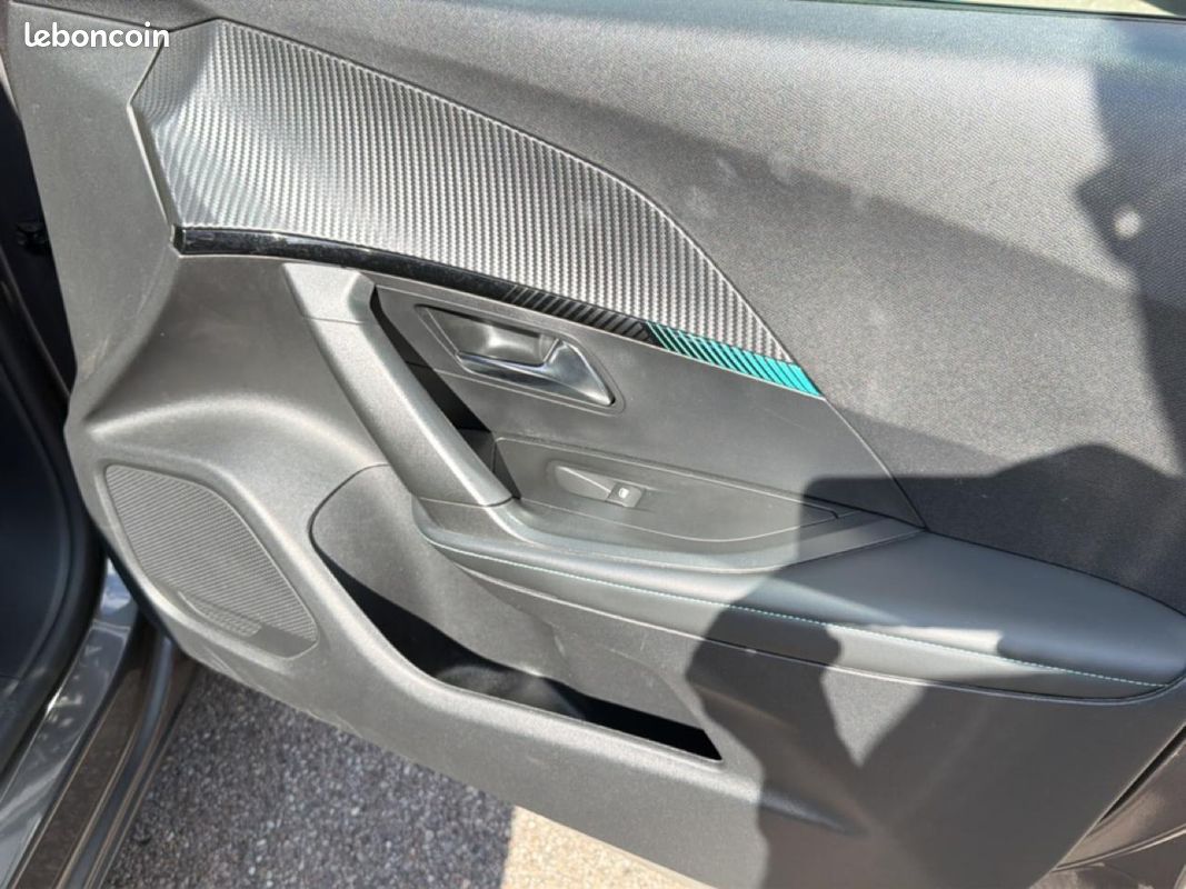 PEUGEOT 2008 1.5 bluehdi 110 s&s allure pack (image 15)