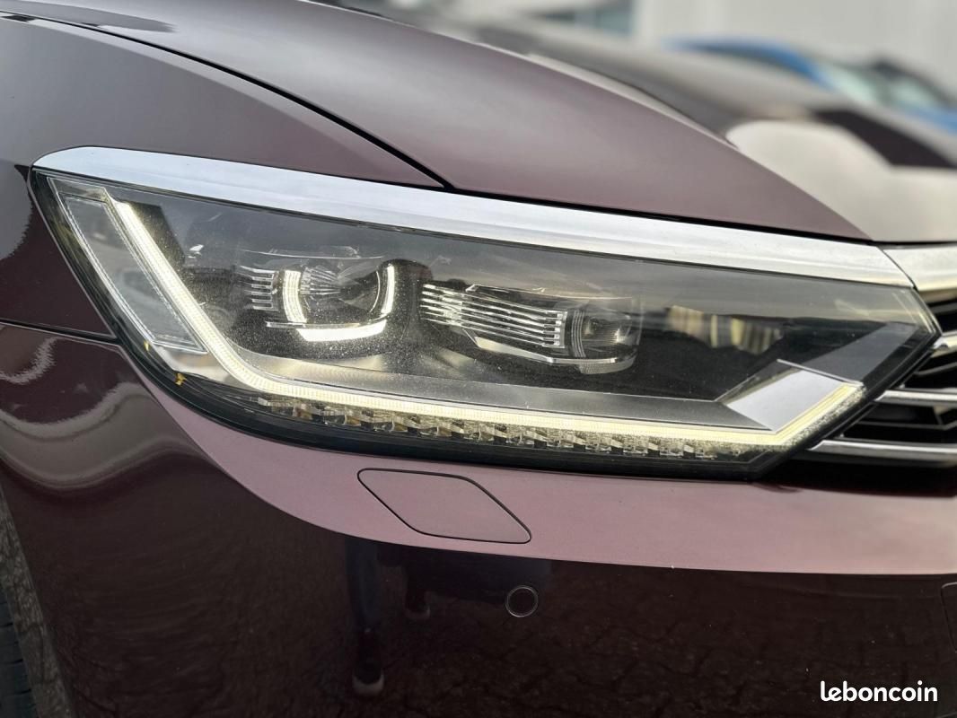 Volkswagen Passat SW Highline 1.4 TSI 150 ch / Virtual Cockpit Toit panoramique Caméra LED (image 11)