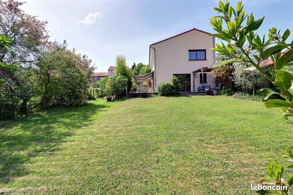 Maison 5 pièces 134 m² · à Clermont-Ferrand · 134 m² · 405 000 €