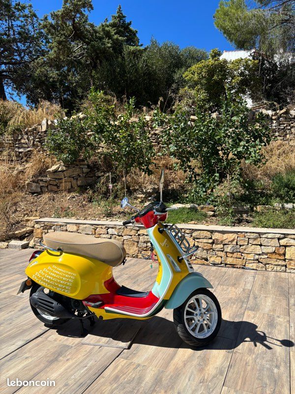 VESPA PRIMAVERA 50 cc SEAN WOTHERSPOON EDITION LIMITÉE Motos