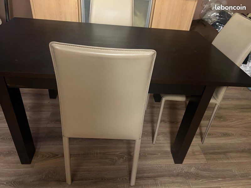 Tables en bois marron fonce + chaises a vendre (image 2)