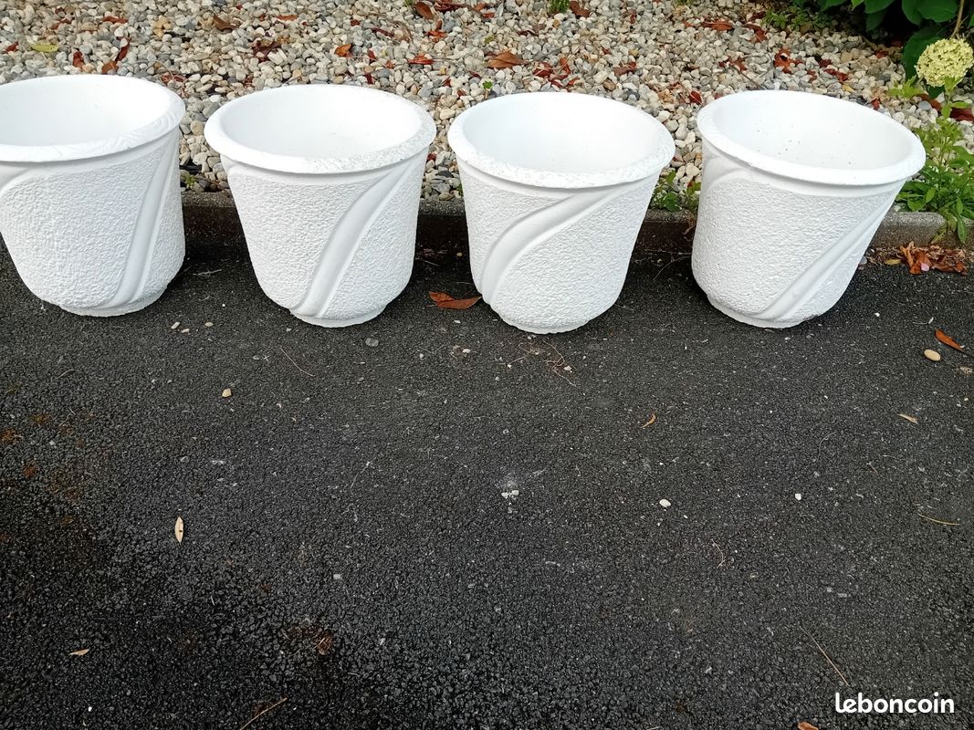 4 grands pots en pierre reconstituée .Hauteur 35 cm. Diamètre 35 cm (image 3)