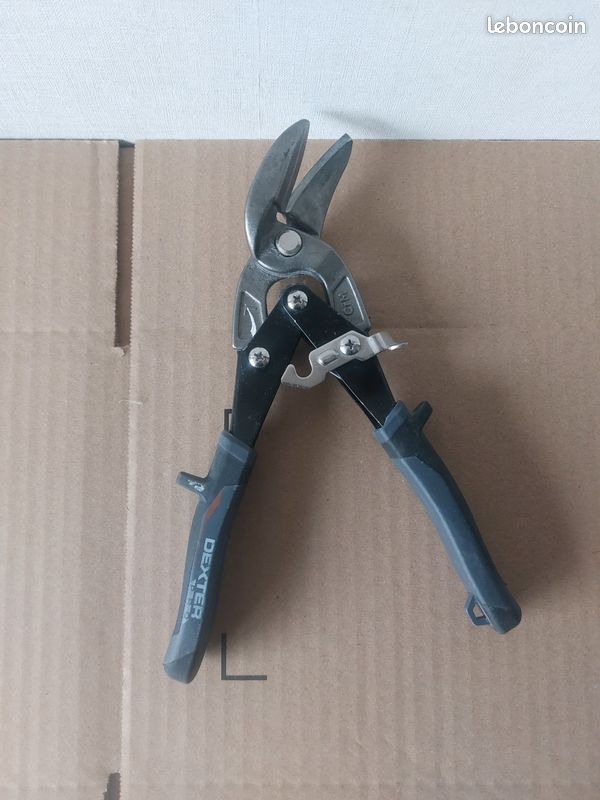 Pince coupe rail à placo (image 1)