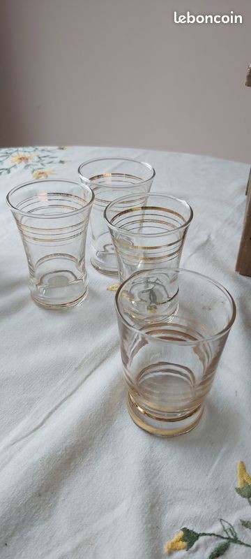 15 petits verres anciens (image 3)