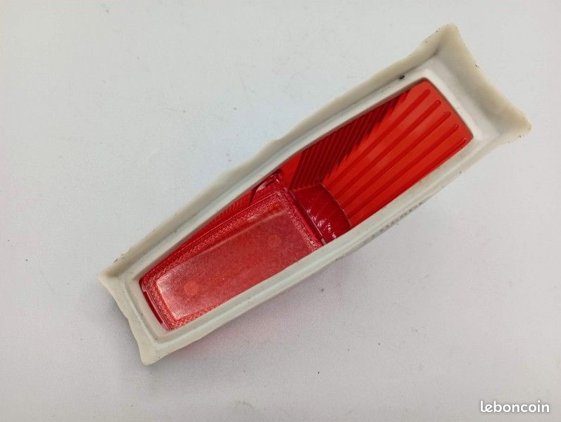 Rare cabochon de feu arrière LUXOR martelé Lefol vélo ancien vintage
