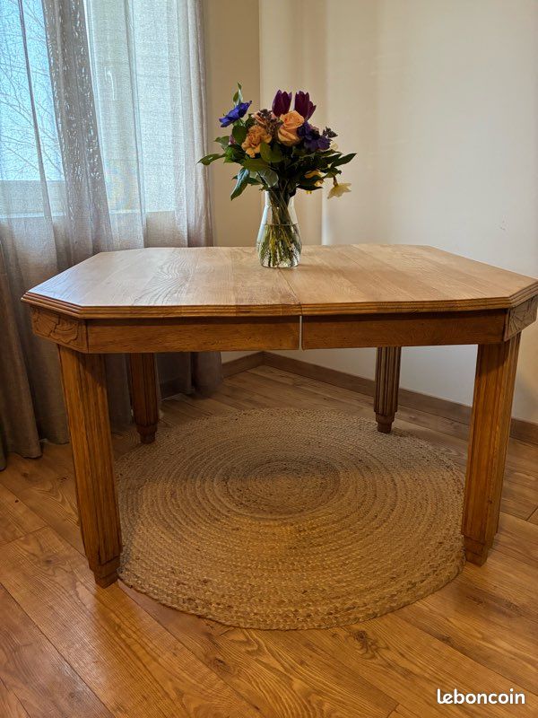 Table en chêne (image 1)
