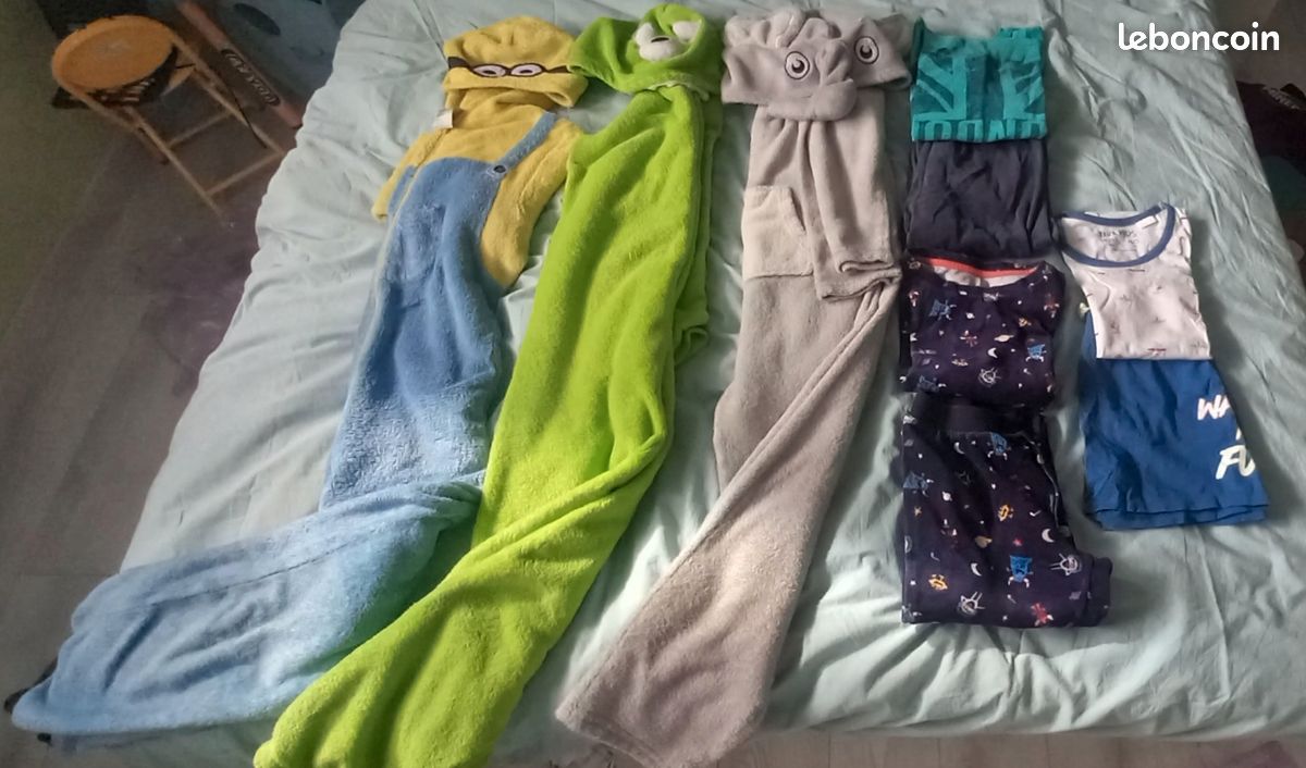 Très gros lot vêtements garçons 10ans toutes saisons (image 9)