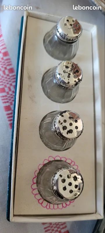 Salières Frank M. Whiting antiques avec bordure en argent sterling et cristal - Set de 4 - France