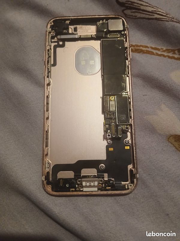 Carte Mère Pour IPhone 7 - Occasion - Problème Réseau Signalé - Pour Réparation