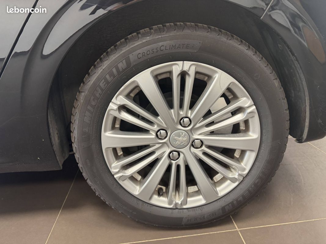PEUGEOT 208 PureTech 82ch S&S BVM5 6.2 Evap Allure (image 10)