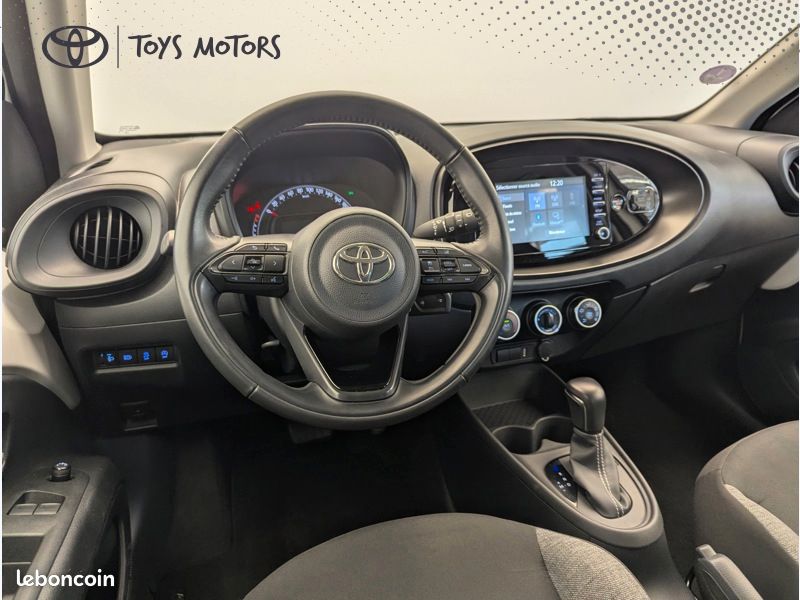 Toyota aygo x 1.0 VVT-i 72 Dynamic S-CVT (image 11)