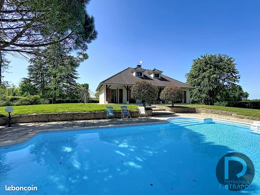 Maison 8 pièces 240 m² · à Saint-Julien-sur-Veyle · 240 m² · 448 000 €