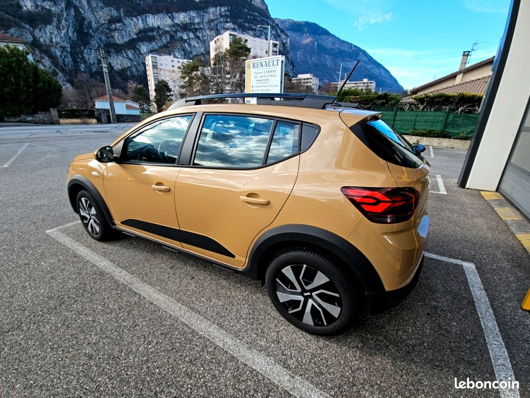 Dacia SANDERO STEPWAY EXPRESSION TCE 90 + Navigation (image 3)