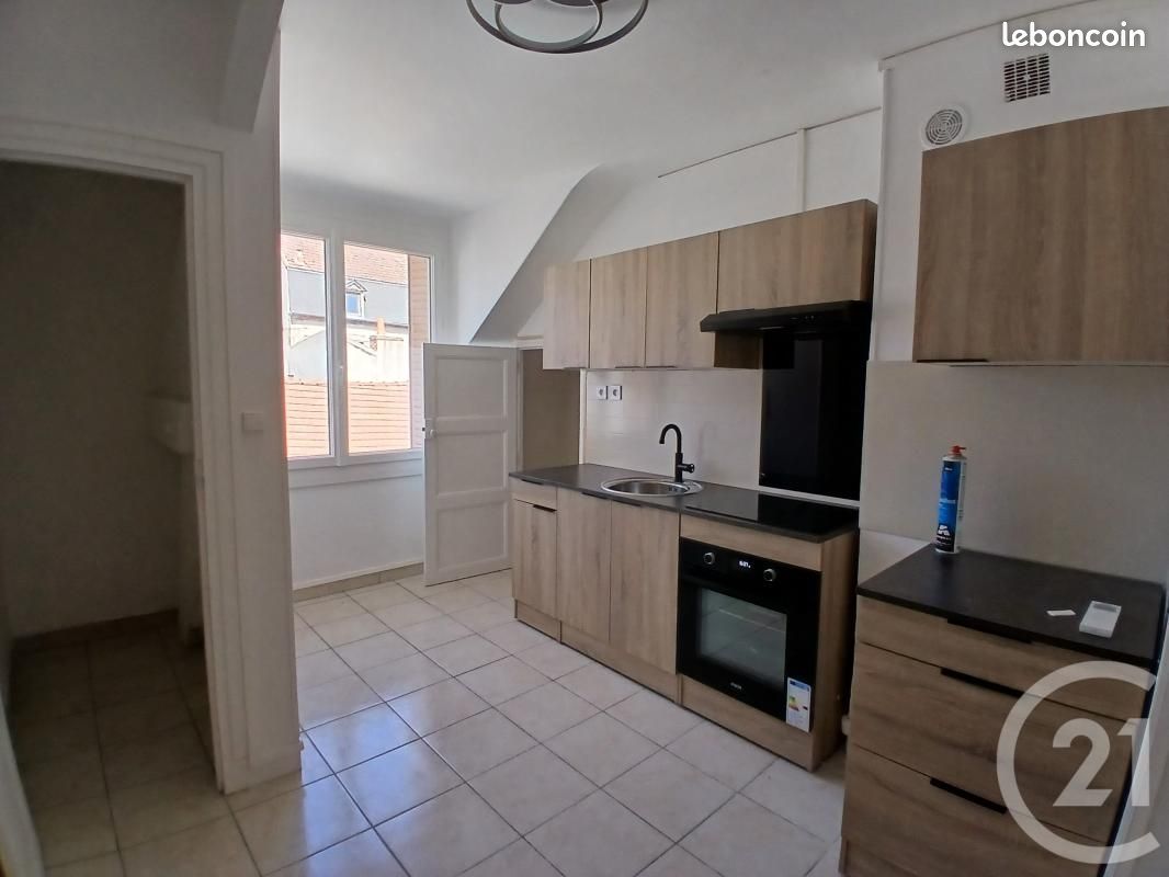 Immeuble 280 m² · à Néris-les-Bains · 280 m² · 234 000 €