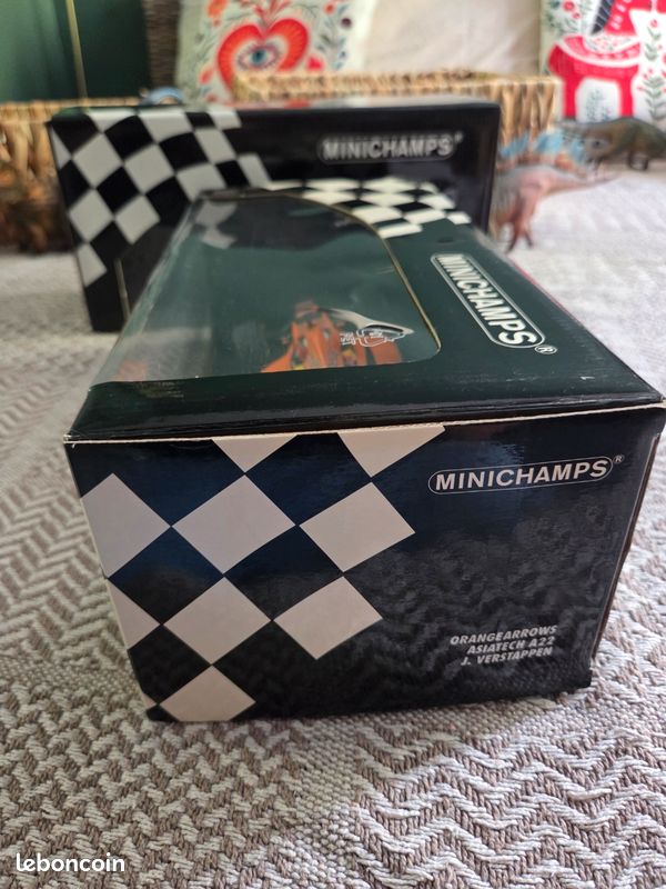 Minichamps 1/18 F1 Orange Arrows Asiatech A22 J. Verstappen 2001 - Collection