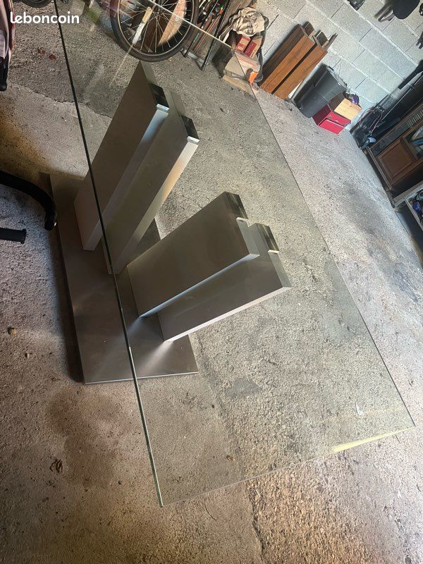 Table en verre (image 1)