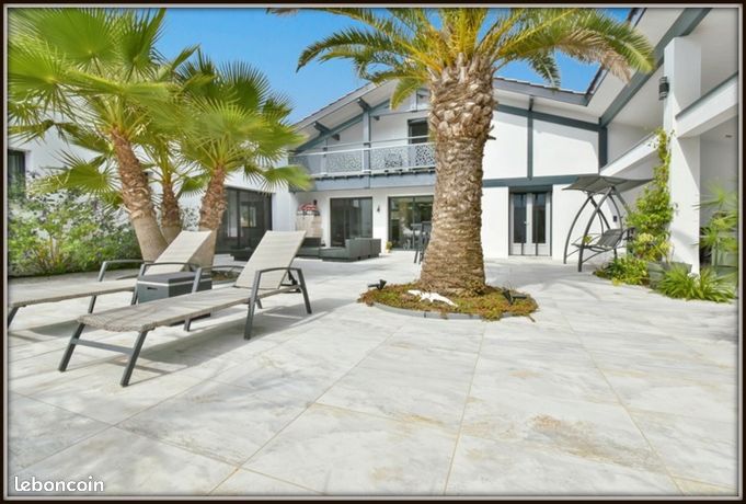 Villa 6 pièces 215 m²