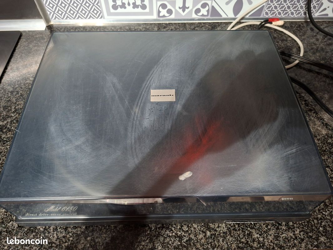 Bonsoir à tous, j'ai ce tourne disque Marantz 6150, mais il ne