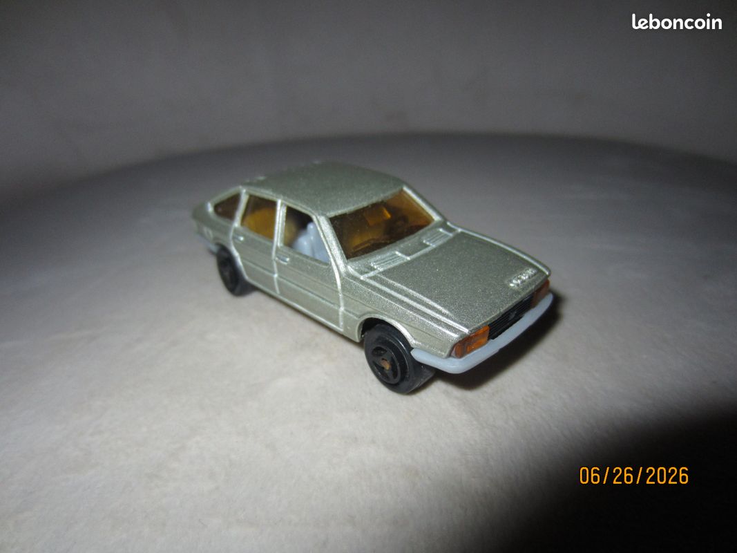 Voiture majorette simca 1308 numéro 240 (image 1)