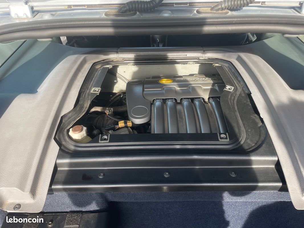 RENAULT CLIO 3.0 V6 Sport (image 29)