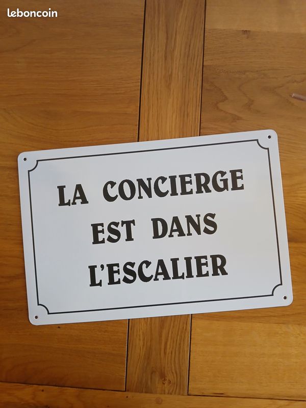 PLAQUE ÉMAILLÉE BOMBÉE L ALCOOL EST UN ENNEMI FUIR SON ENNEMI PLAQUE ÉMAILLÉE BOMBÉE L ALCOOL EST UN ENNEMI FUIR SON ENNEMI