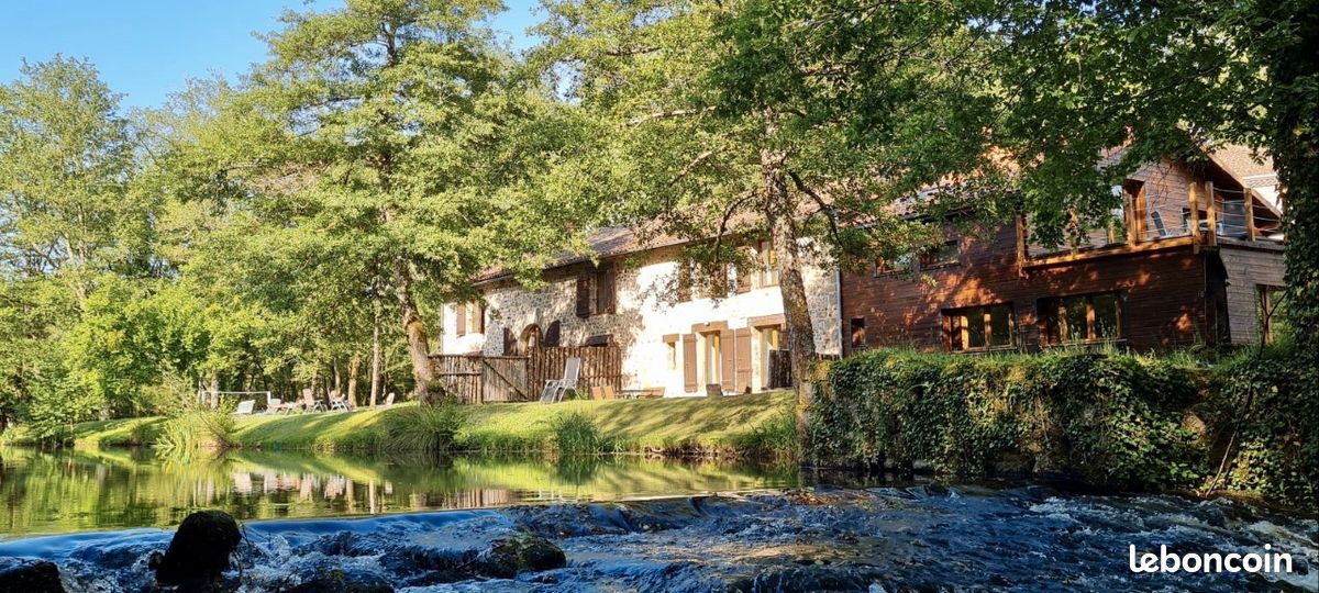 Maison 20 pièces 773 m² · à Savignac-de-Nontron · 773 m² · 870 000 €
