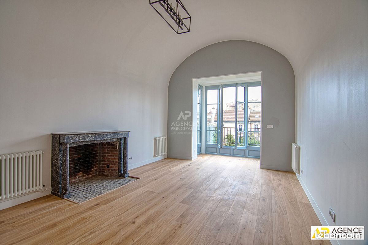 Appartement 6 pièces 114 m² · à Versailles · 114 m² · 2 972 €