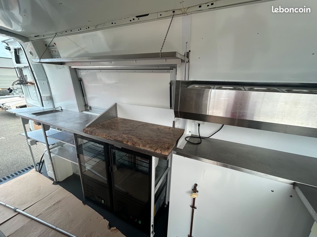 SMaster food truck 130 cv attelage 15000 kms d origine 23300 EUROS HT GARANTIE 12 MOIS (image 7)