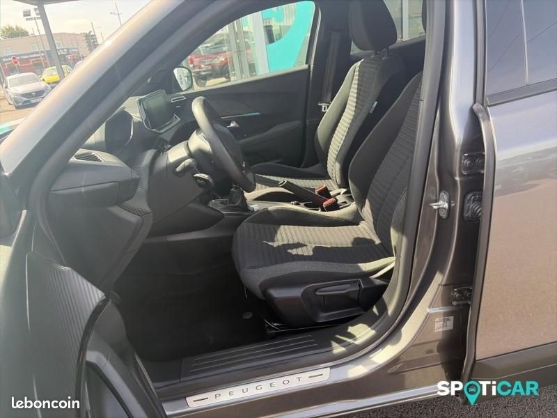 Peugeot 2008 1.2 PureTech 100ch S&S Style (image 29)