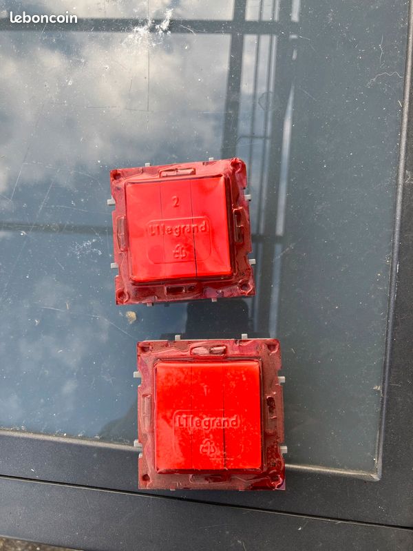 Legrand 3 interrupteurs (image 1)