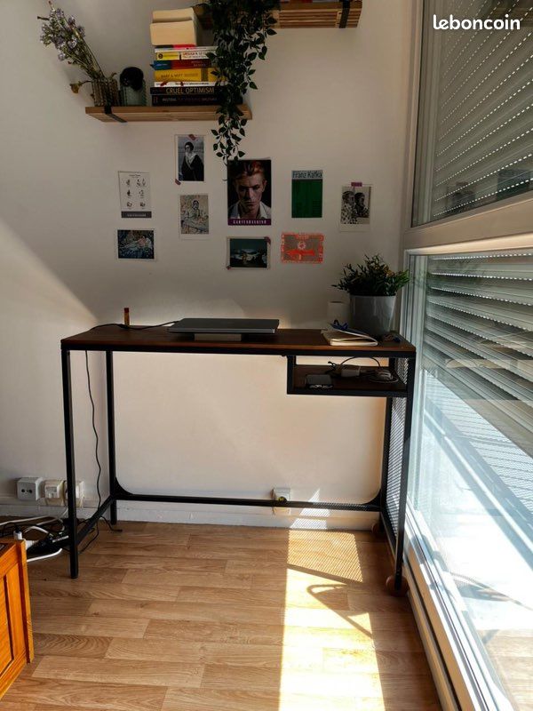Bureau compact IKEA (image 1)