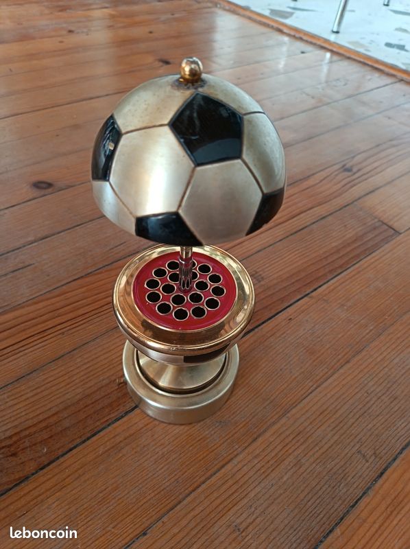 Porte cigarette année 60-79 en laiton, ballon de football