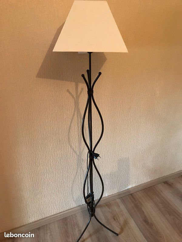 Lampadaire pied plastique marron (image 1)