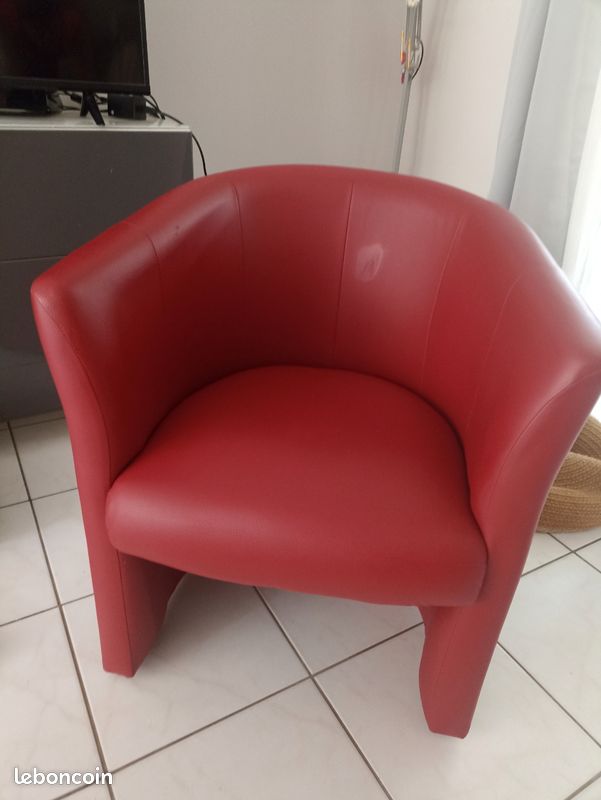 Fauteuil club simili rouge (image 1)