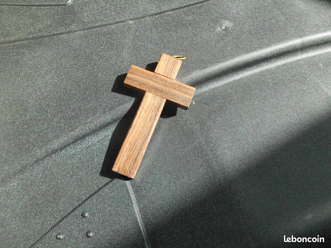 Croix en bois de communion (image 3)