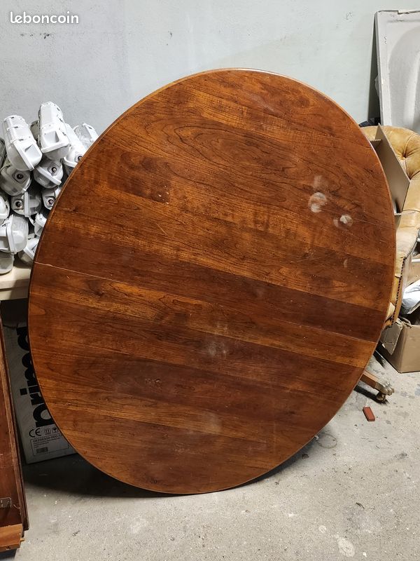 Table ovale en bois (image 1)